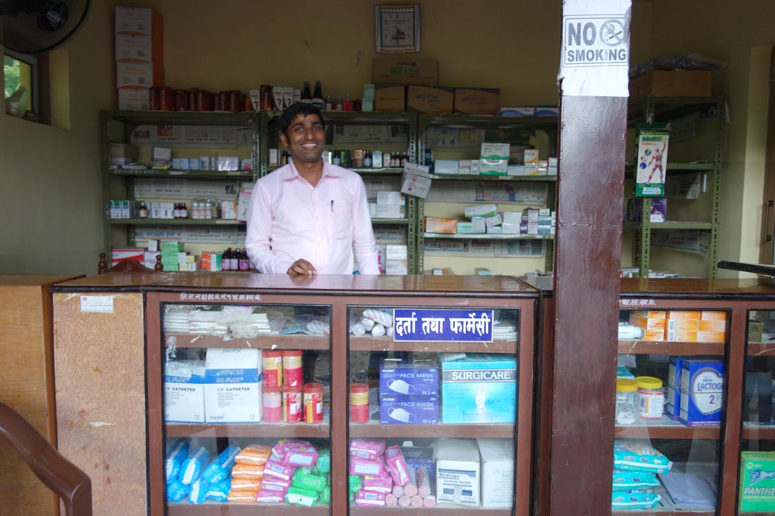 診療所前の薬局