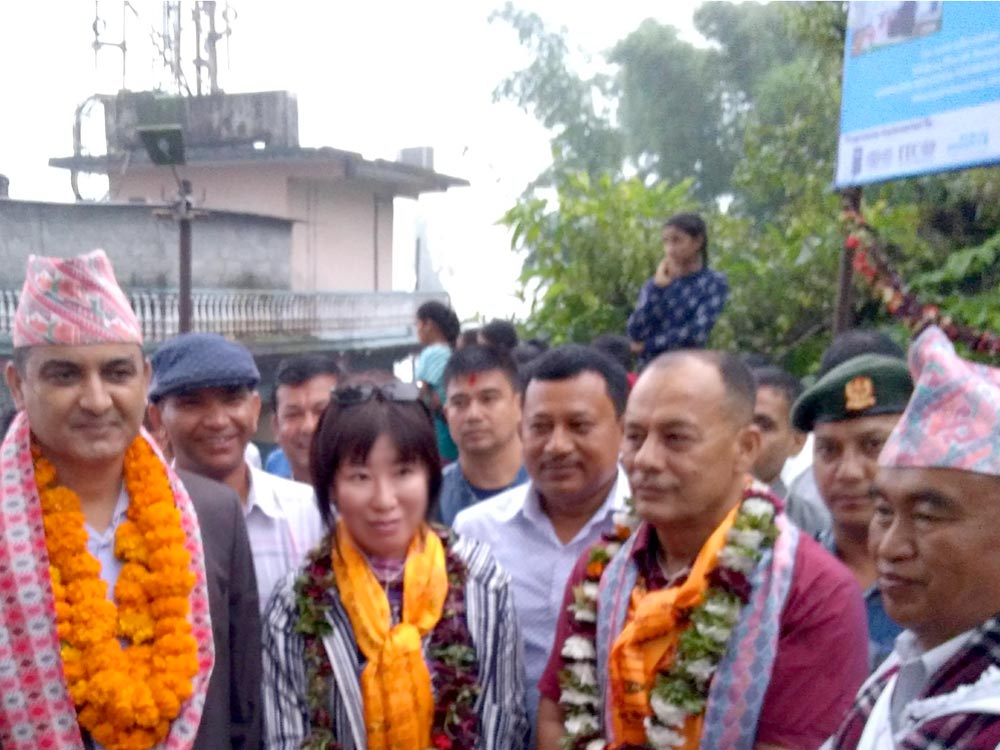 Bikash Lamsalガンダキ県産業観光省森林環境環境大臣と共に